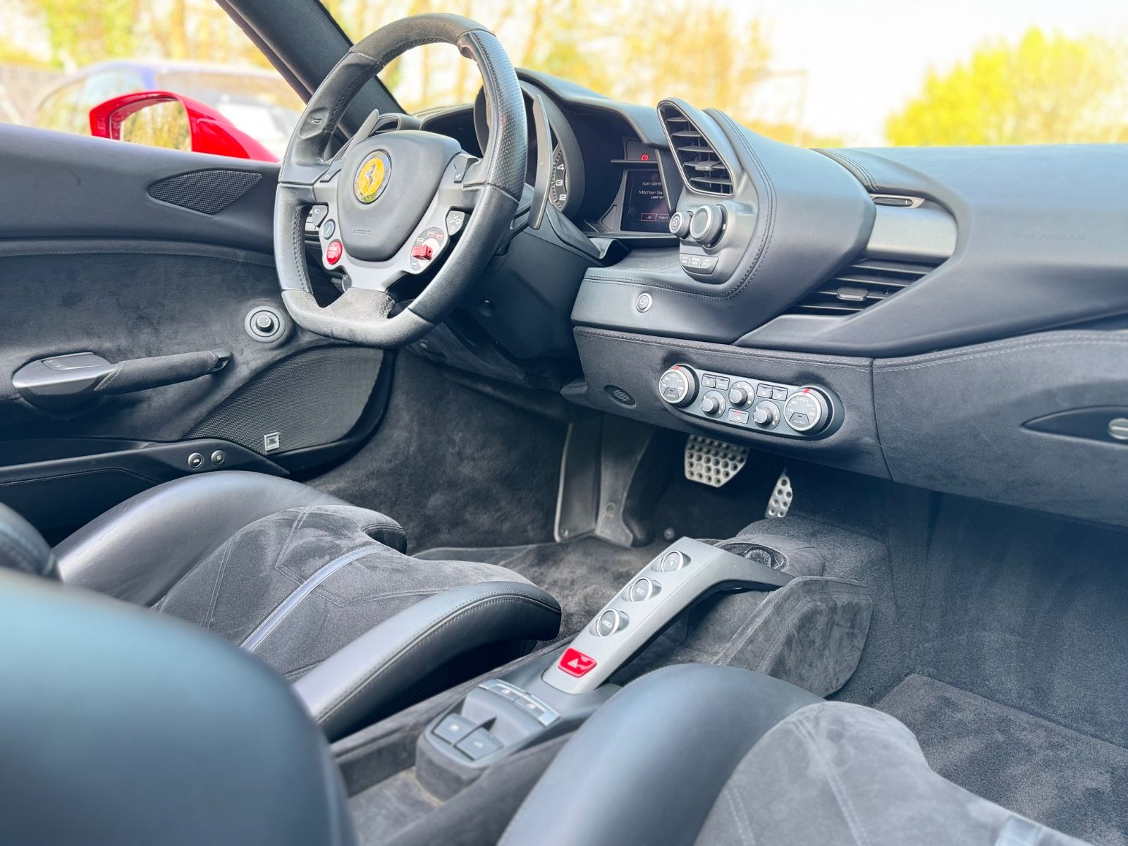 Fahrzeugabbildung Ferrari 488 SPIDER*RACING SEATS*CARBON*JBL*KAMERA*LIFT*