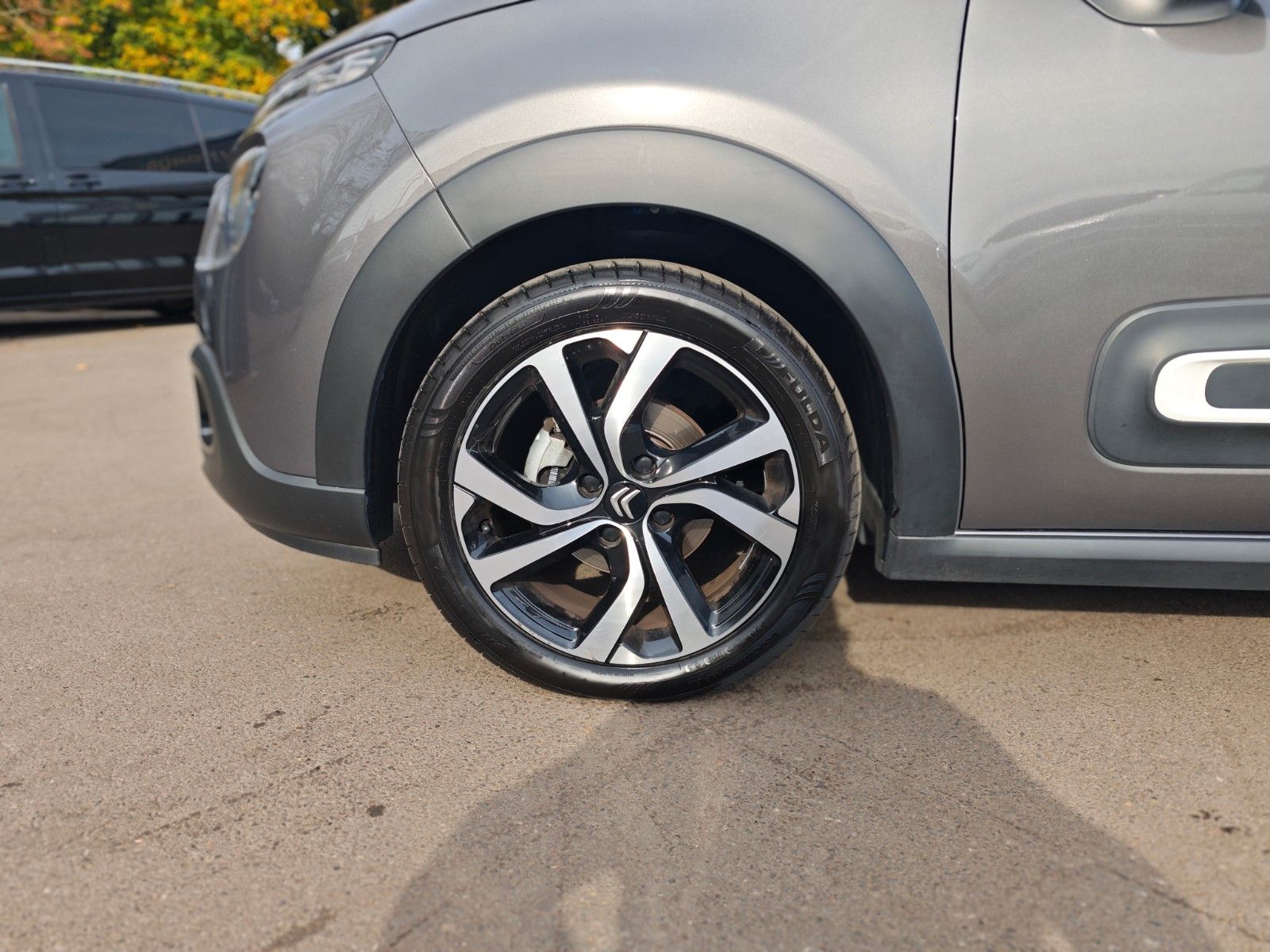 Fahrzeugabbildung Citroën C3 SHINE*APPLE CAR*KLIMAAUTO.*NAVI*KAMERA*