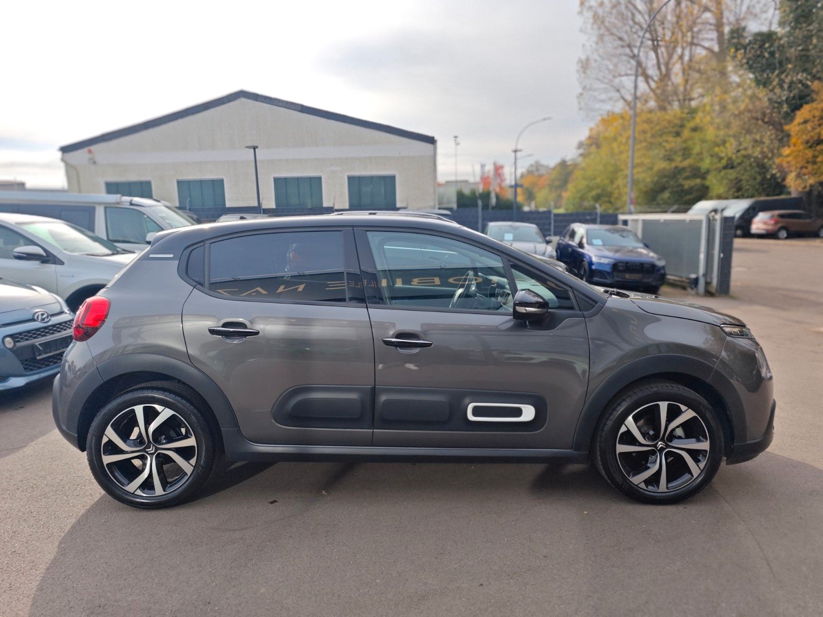 Fahrzeugabbildung Citroën C3 SHINE*APPLE CAR*KLIMAAUTO.*NAVI*KAMERA*