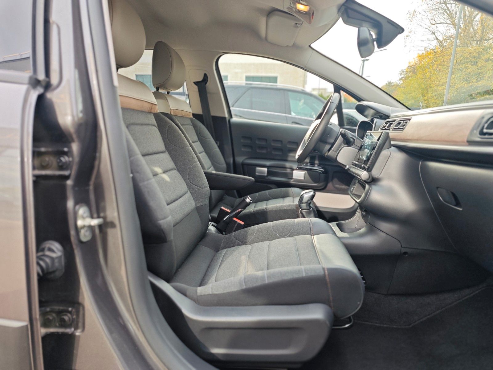 Fahrzeugabbildung Citroën C3 SHINE*APPLE CAR*KLIMAAUTO.*NAVI*KAMERA*