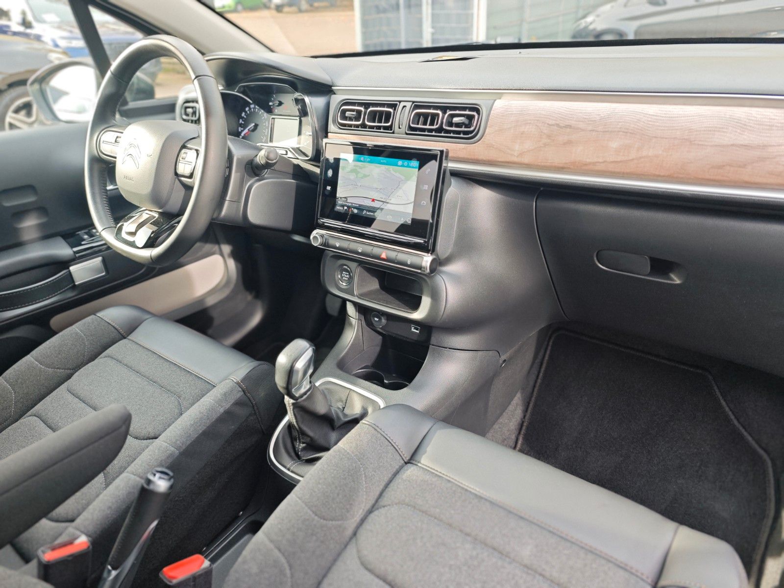 Fahrzeugabbildung Citroën C3 SHINE*APPLE CAR*KLIMAAUTO.*NAVI*KAMERA*