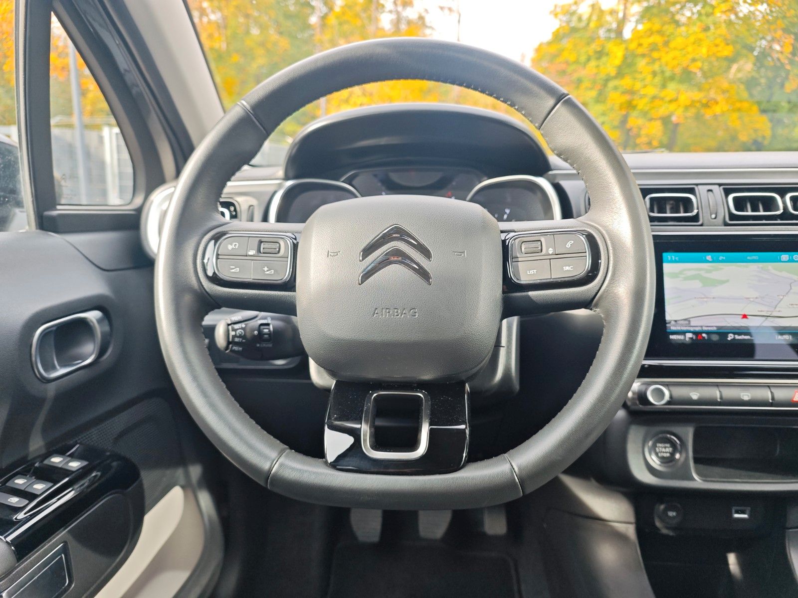 Fahrzeugabbildung Citroën C3 SHINE*APPLE CAR*KLIMAAUTO.*NAVI*KAMERA*