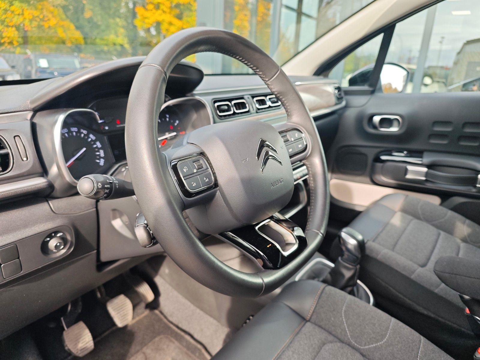 Fahrzeugabbildung Citroën C3 SHINE*APPLE CAR*KLIMAAUTO.*NAVI*KAMERA*