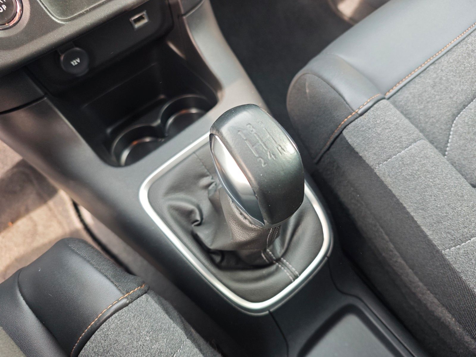 Fahrzeugabbildung Citroën C3 SHINE*APPLE CAR*KLIMAAUTO.*NAVI*KAMERA*