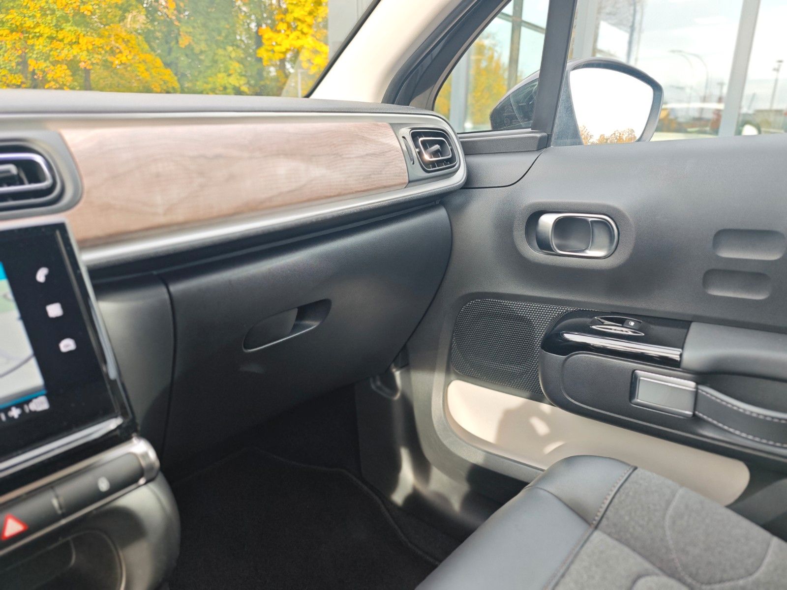 Fahrzeugabbildung Citroën C3 SHINE*APPLE CAR*KLIMAAUTO.*NAVI*KAMERA*