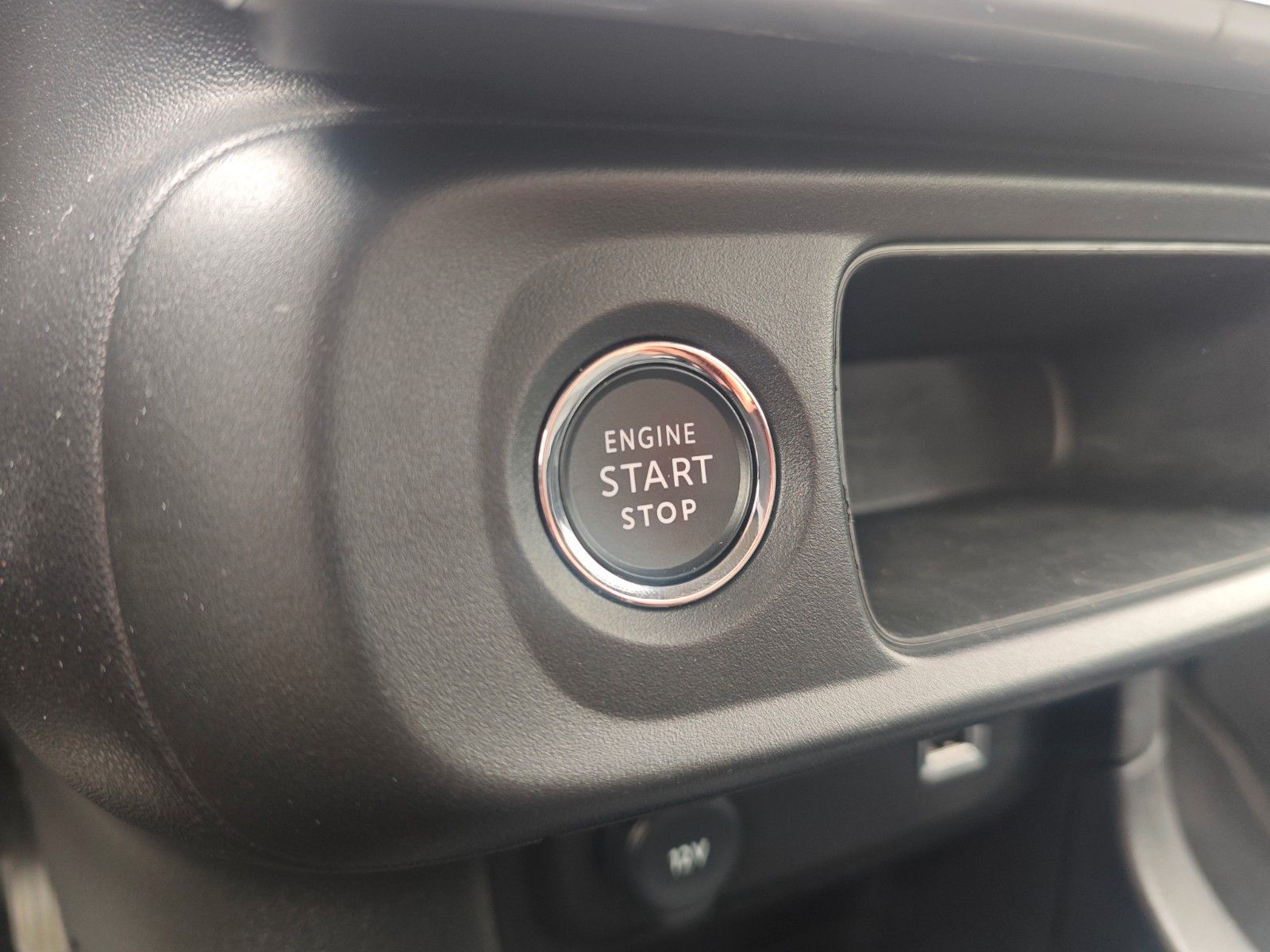 Fahrzeugabbildung Citroën C3 SHINE*APPLE CAR*KLIMAAUTO.*NAVI*KAMERA*