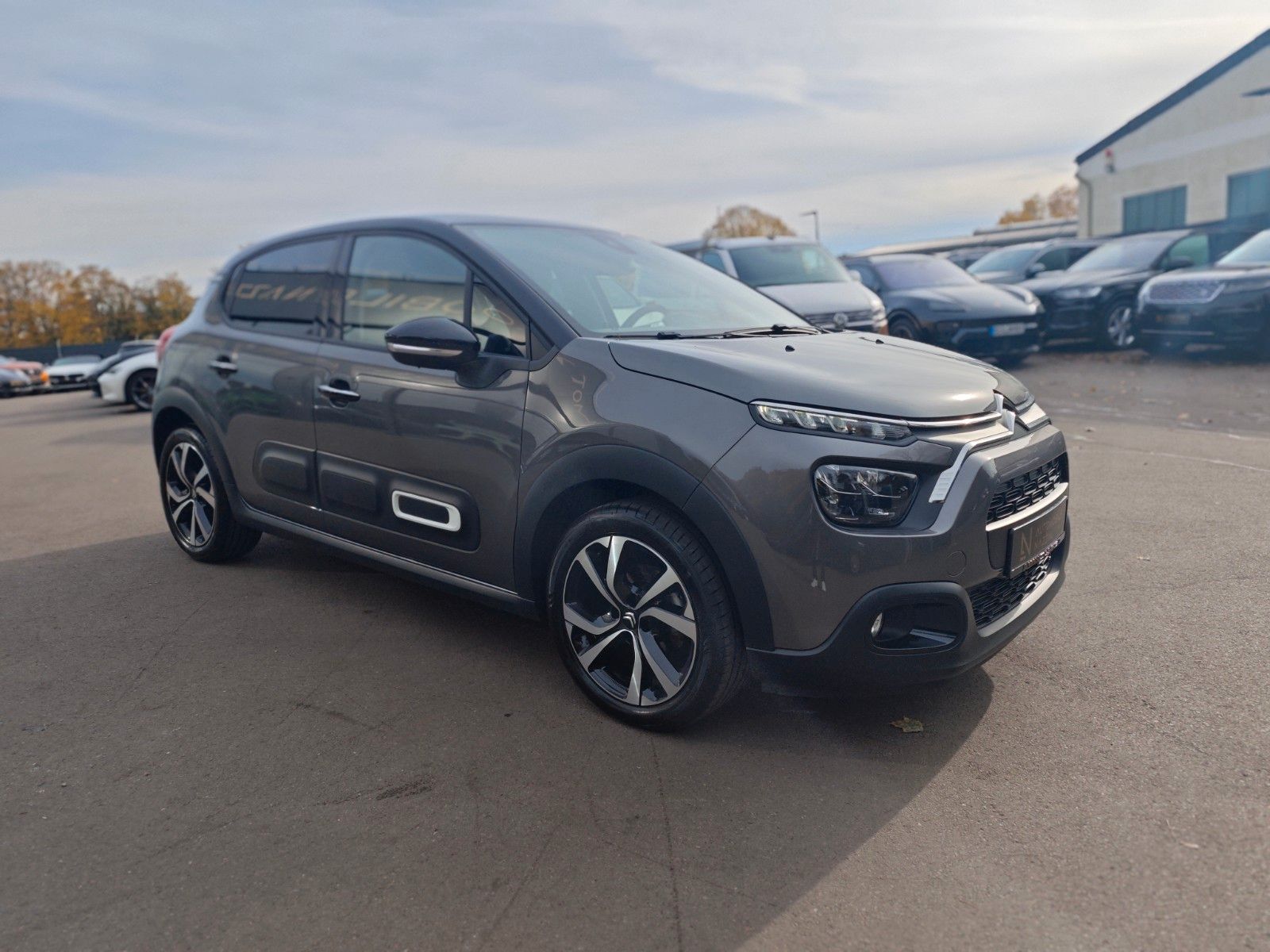 Fahrzeugabbildung Citroën C3 SHINE*APPLE CAR*KLIMAAUTO.*NAVI*KAMERA*