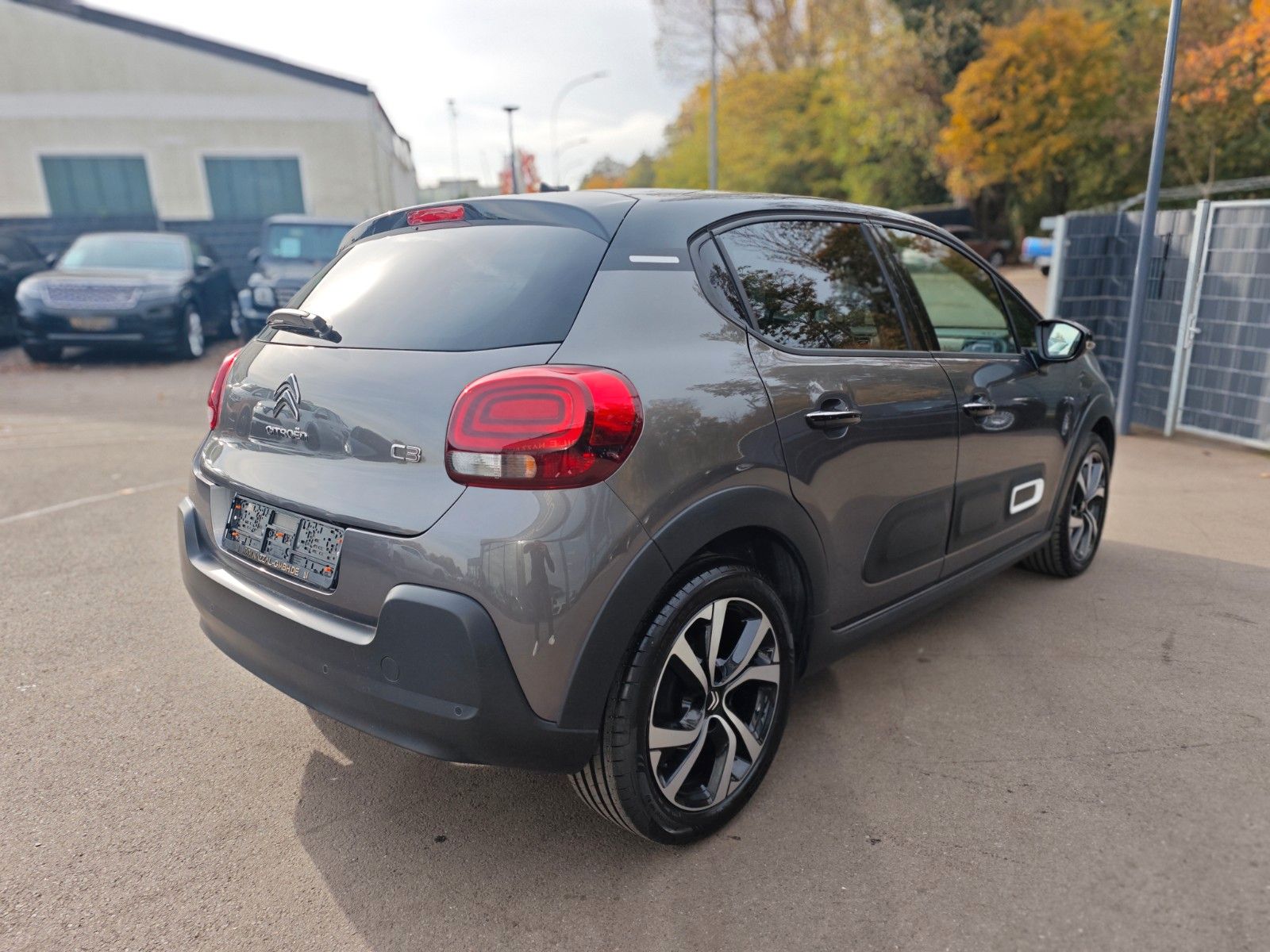 Fahrzeugabbildung Citroën C3 SHINE*APPLE CAR*KLIMAAUTO.*NAVI*KAMERA*