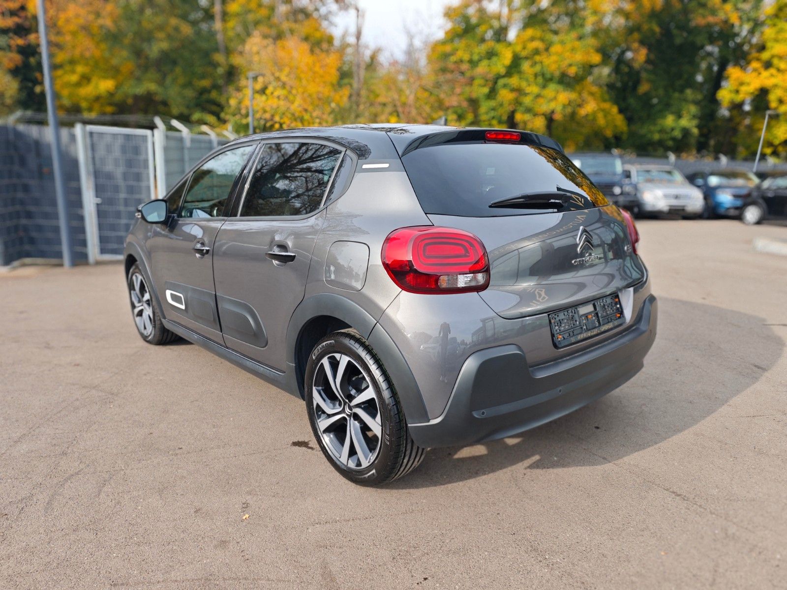 Fahrzeugabbildung Citroën C3 SHINE*APPLE CAR*KLIMAAUTO.*NAVI*KAMERA*