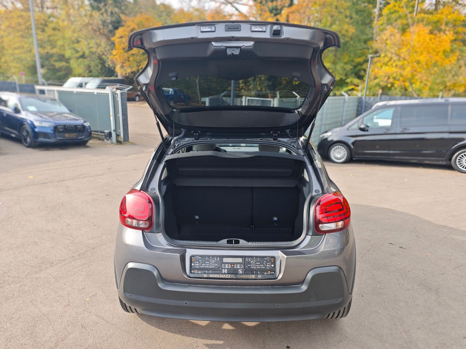 Fahrzeugabbildung Citroën C3 SHINE*APPLE CAR*KLIMAAUTO.*NAVI*KAMERA*