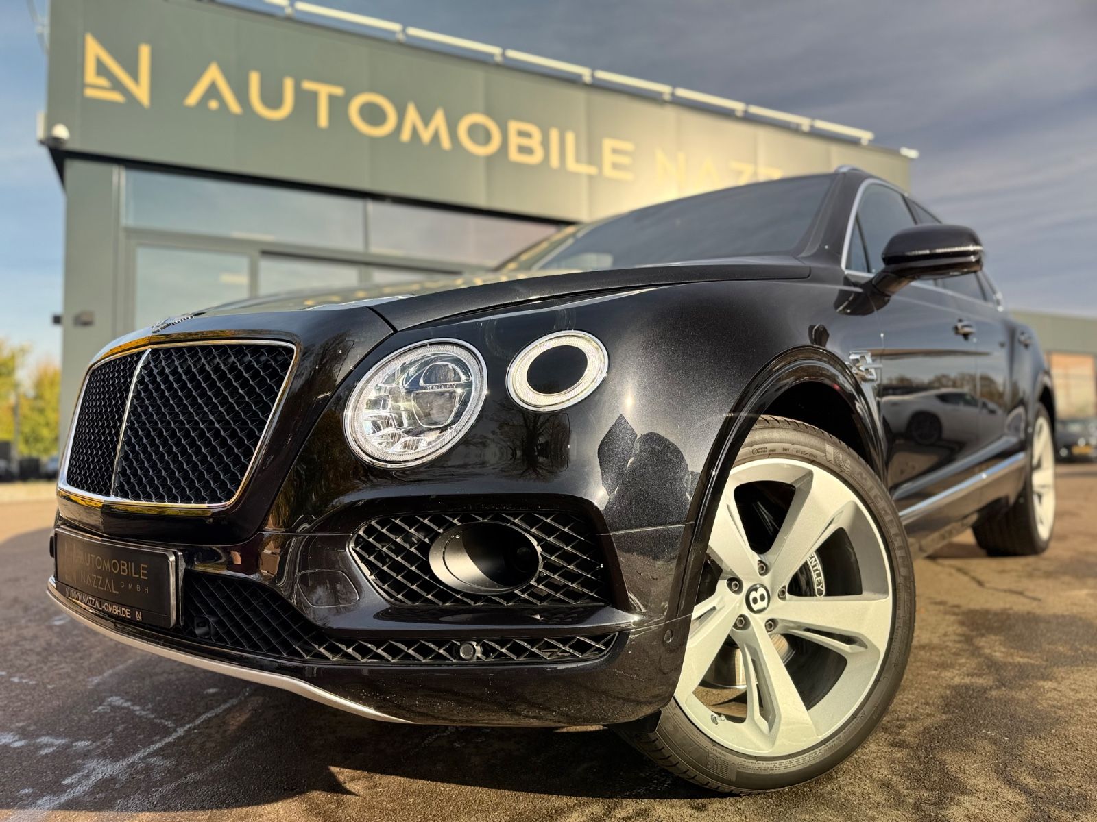 Fahrzeugabbildung Bentley BENTAYGA 6.0 W12 4WD MULLINER*PANORAMA*22.ZOLL*