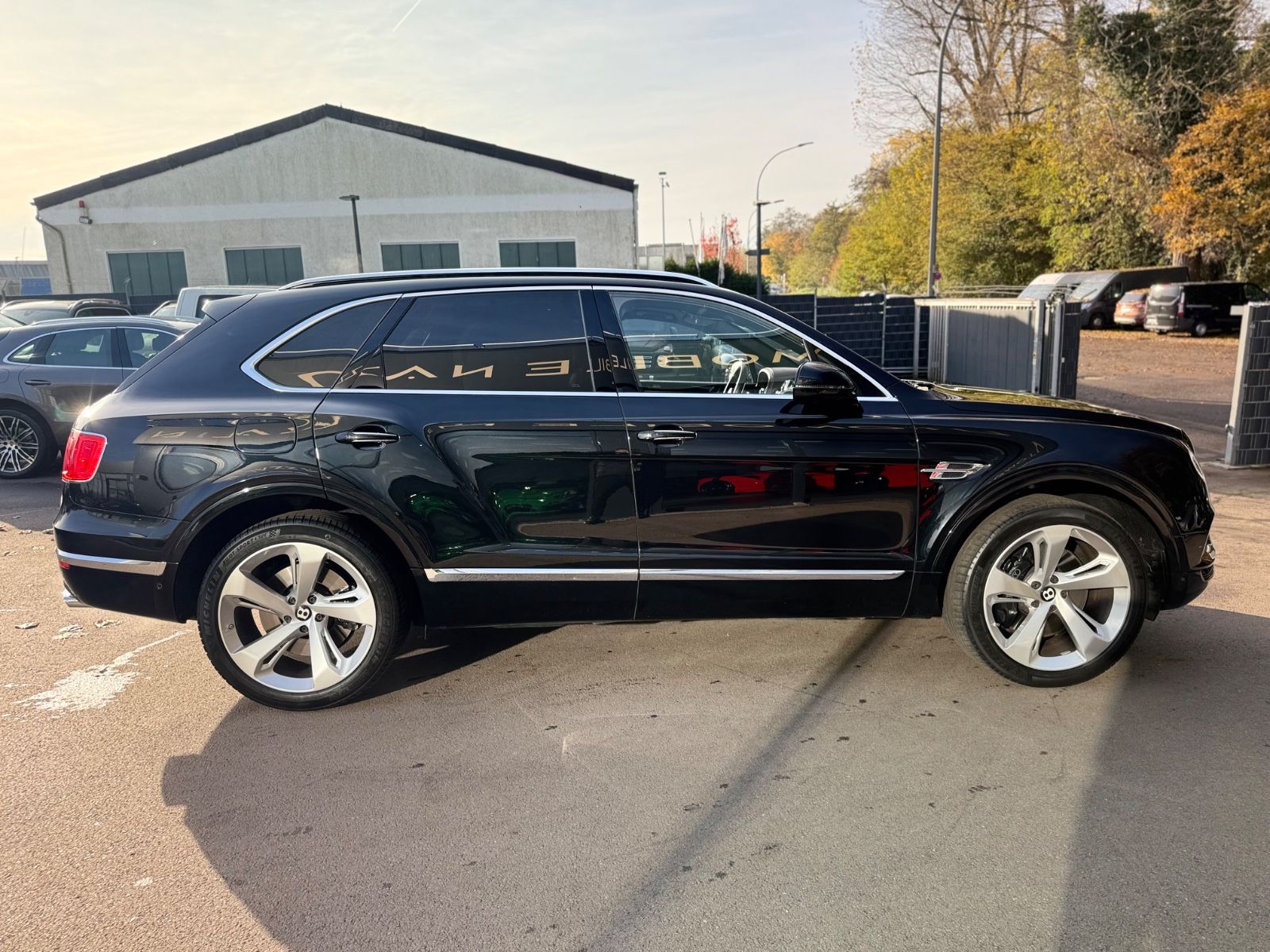 Fahrzeugabbildung Bentley BENTAYGA 6.0 W12 4WD MULLINER*PANORAMA*22.ZOLL*
