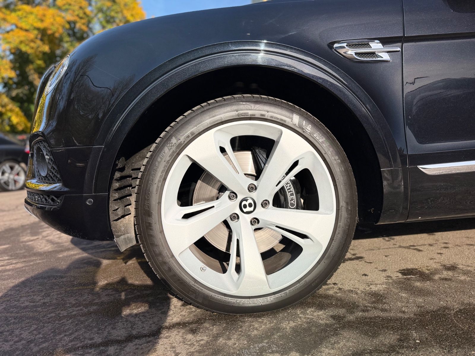 Fahrzeugabbildung Bentley BENTAYGA 6.0 W12 4WD MULLINER*PANORAMA*22.ZOLL*