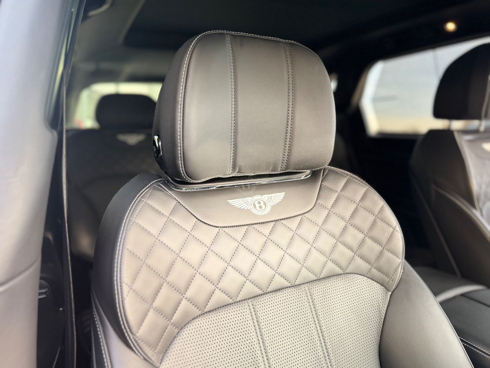 Fahrzeugabbildung Bentley BENTAYGA 6.0 W12 4WD MULLINER*PANORAMA*22.ZOLL*