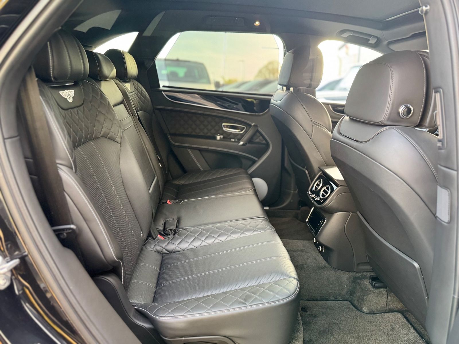 Fahrzeugabbildung Bentley BENTAYGA 6.0 W12 4WD MULLINER*PANORAMA*22.ZOLL*