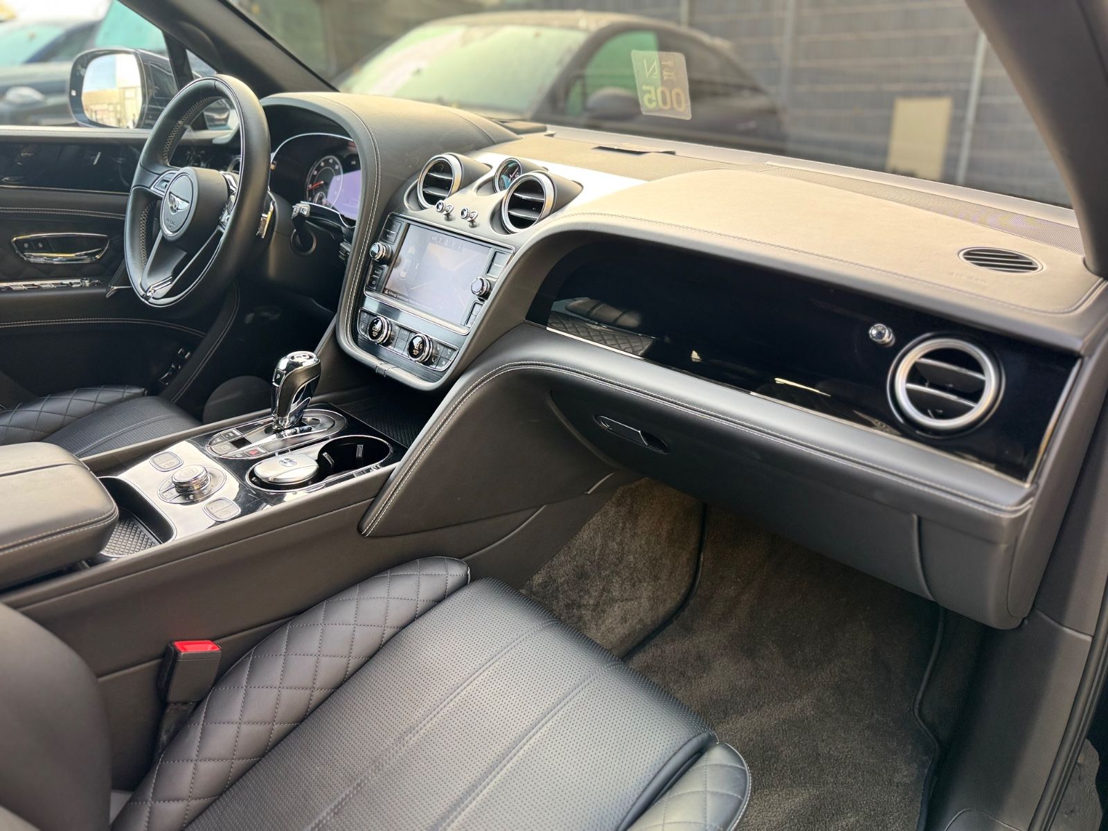 Fahrzeugabbildung Bentley BENTAYGA 6.0 W12 4WD MULLINER*PANORAMA*22.ZOLL*