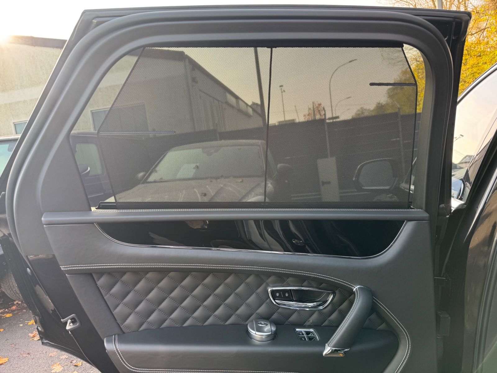 Fahrzeugabbildung Bentley BENTAYGA 6.0 W12 4WD MULLINER*PANORAMA*22.ZOLL*