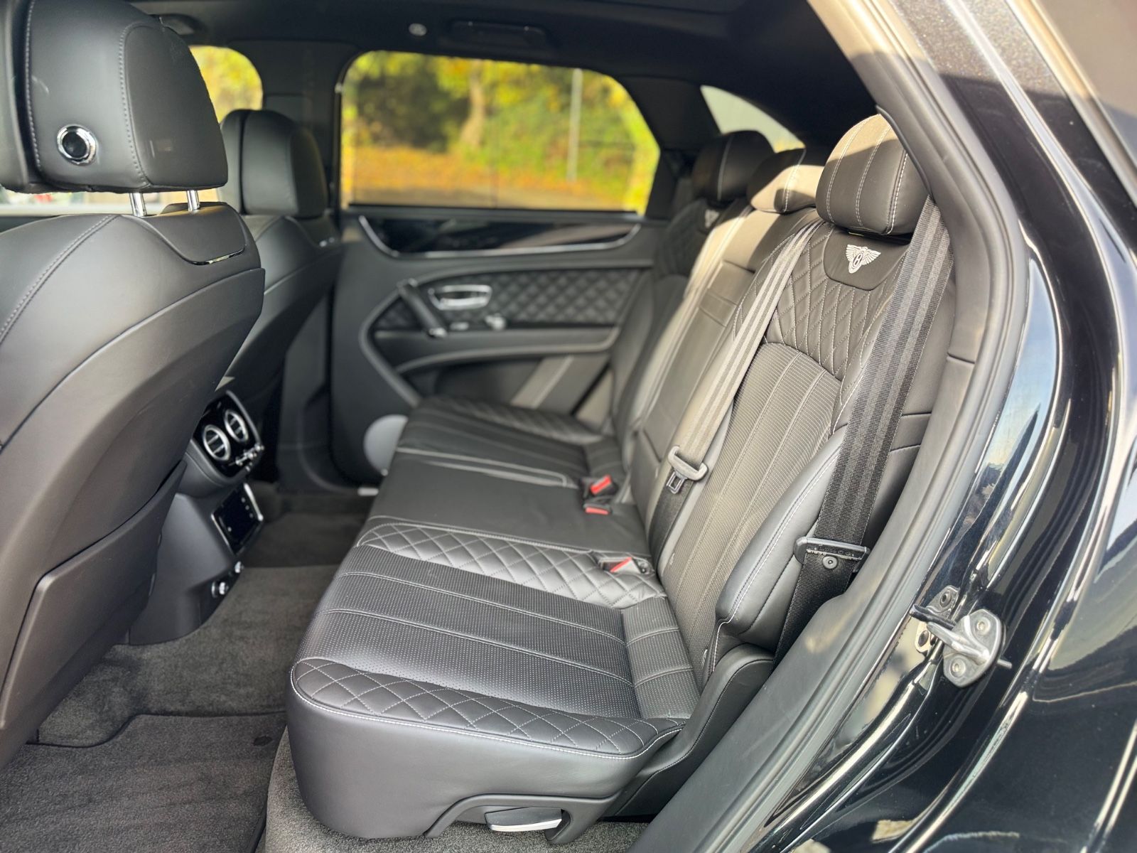 Fahrzeugabbildung Bentley BENTAYGA 6.0 W12 4WD MULLINER*PANORAMA*22.ZOLL*