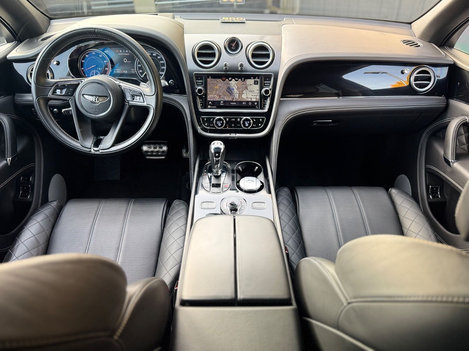 Fahrzeugabbildung Bentley BENTAYGA 6.0 W12 4WD MULLINER*PANORAMA*22.ZOLL*