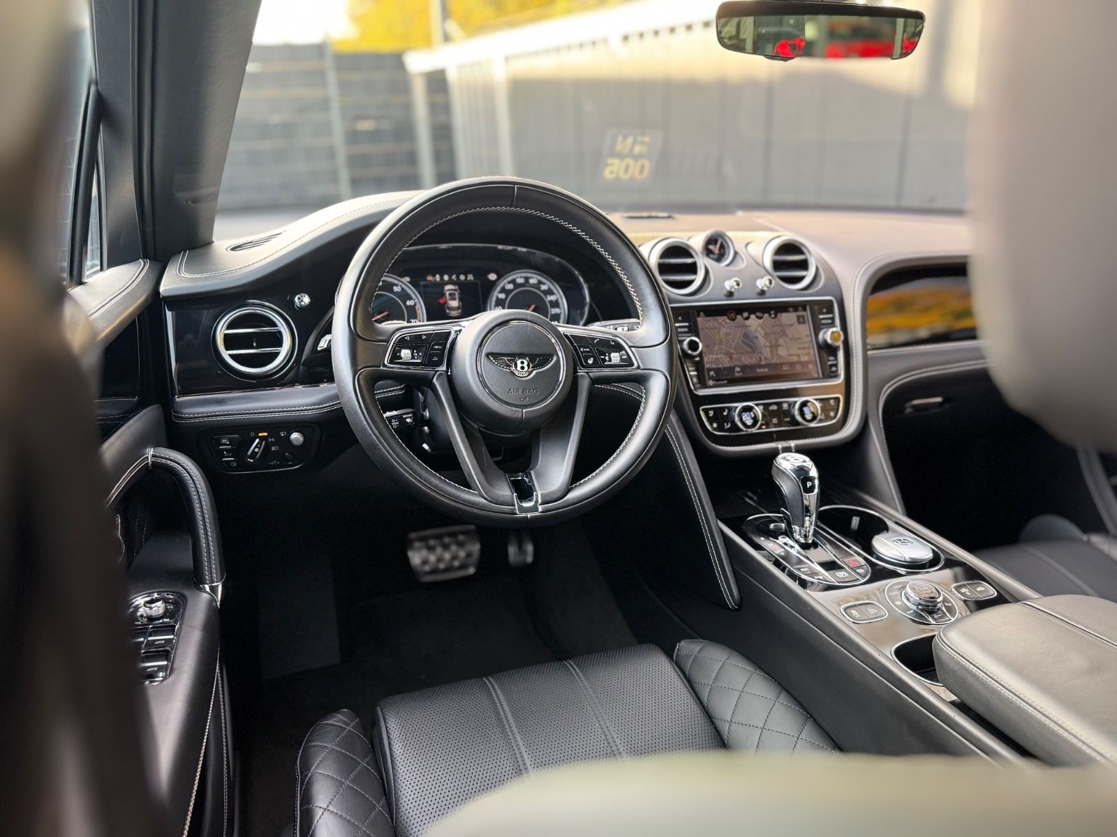 Fahrzeugabbildung Bentley BENTAYGA 6.0 W12 4WD MULLINER*PANORAMA*22.ZOLL*