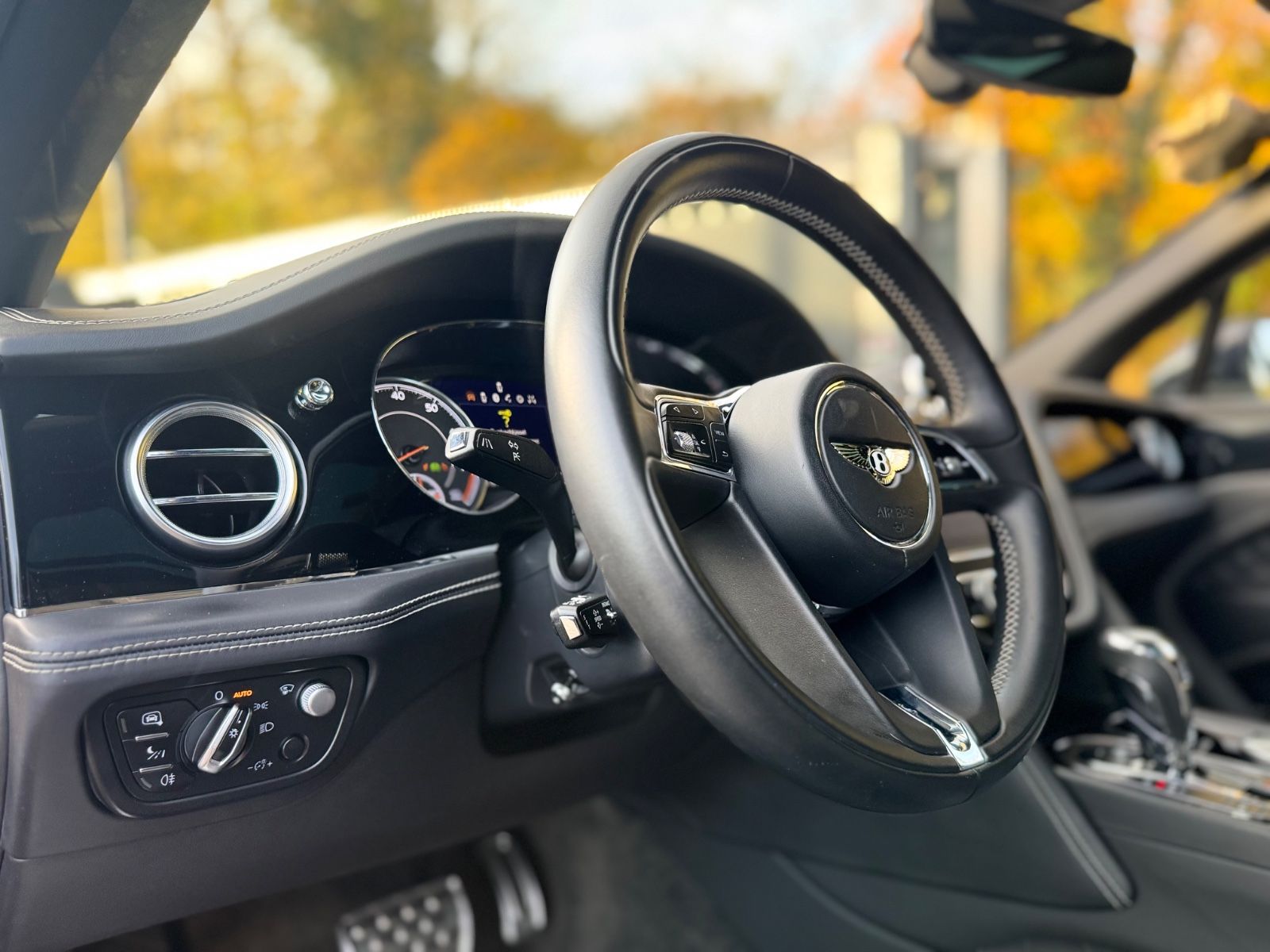 Fahrzeugabbildung Bentley BENTAYGA 6.0 W12 4WD MULLINER*PANORAMA*22.ZOLL*