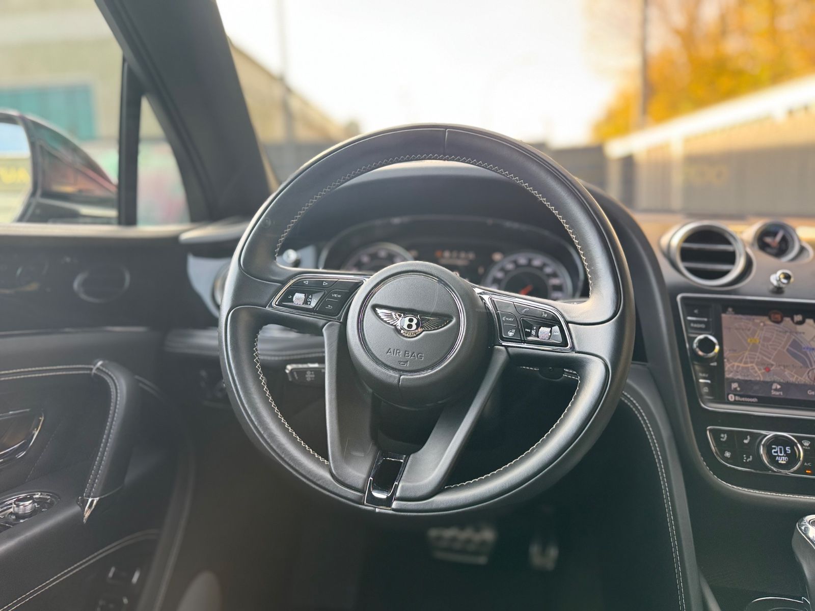 Fahrzeugabbildung Bentley BENTAYGA 6.0 W12 4WD MULLINER*PANORAMA*22.ZOLL*