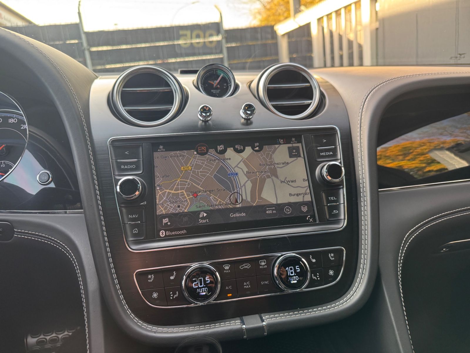 Fahrzeugabbildung Bentley BENTAYGA 6.0 W12 4WD MULLINER*PANORAMA*22.ZOLL*