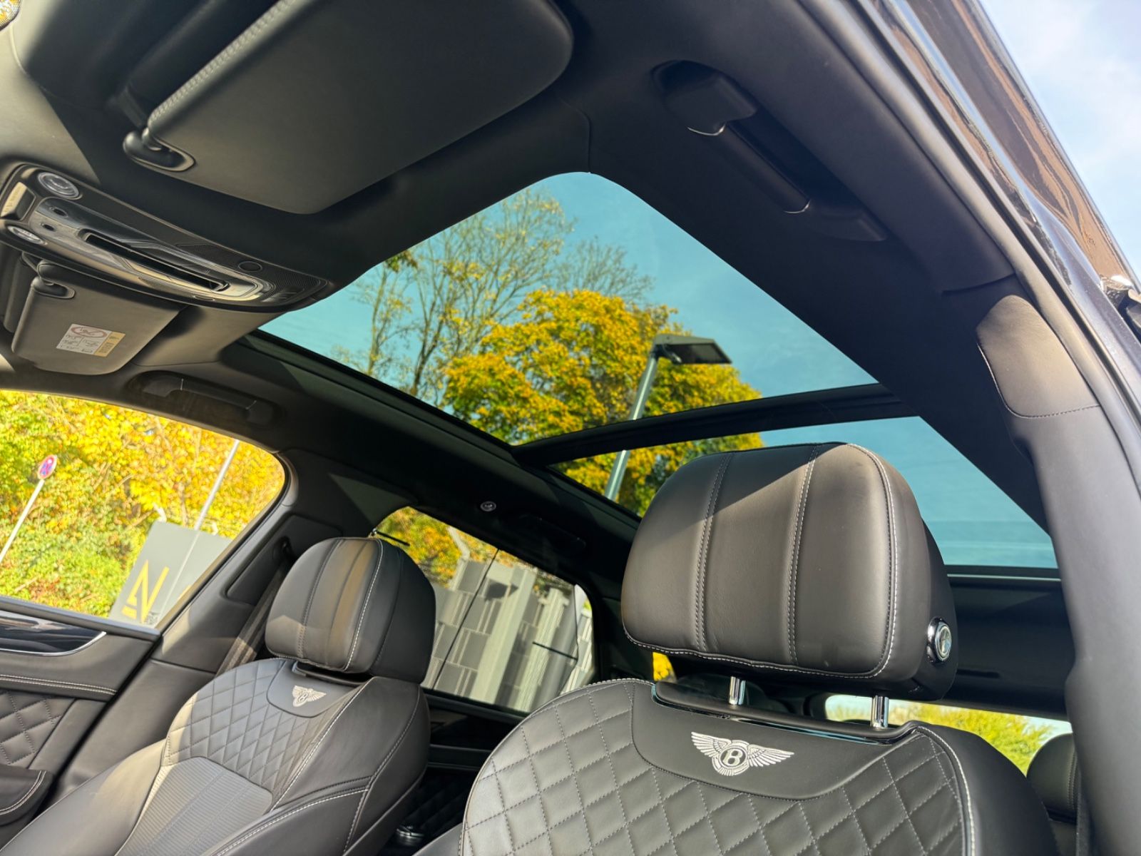 Fahrzeugabbildung Bentley BENTAYGA 6.0 W12 4WD MULLINER*PANORAMA*22.ZOLL*