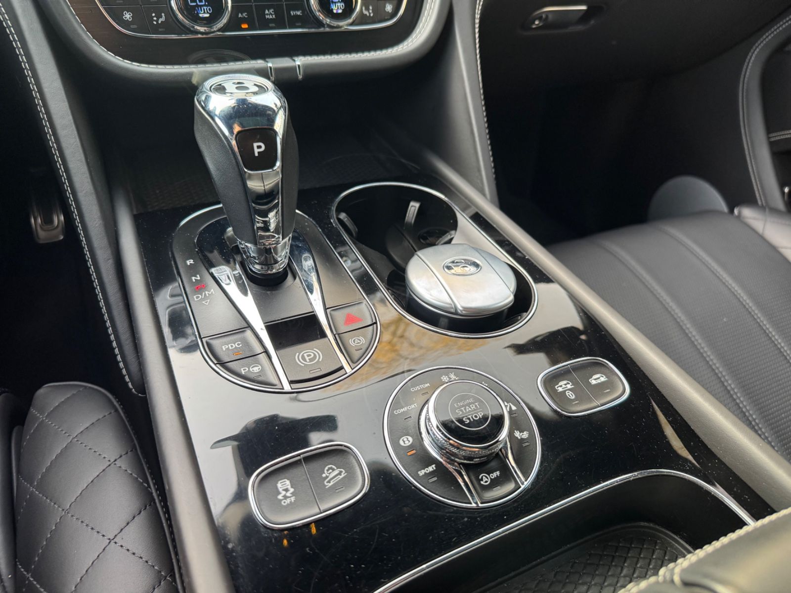 Fahrzeugabbildung Bentley BENTAYGA 6.0 W12 4WD MULLINER*PANORAMA*22.ZOLL*