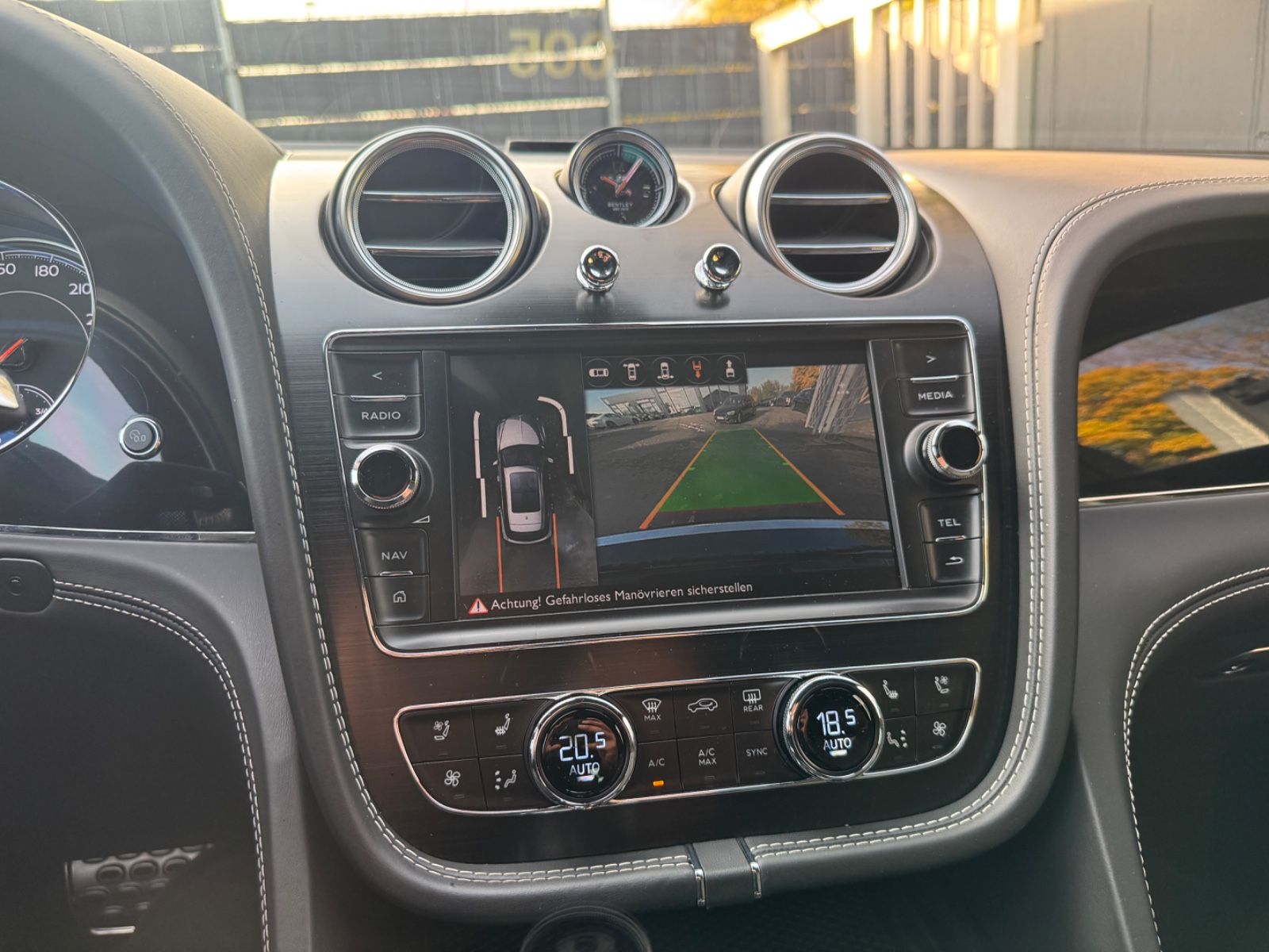 Fahrzeugabbildung Bentley BENTAYGA 6.0 W12 4WD MULLINER*PANORAMA*22.ZOLL*