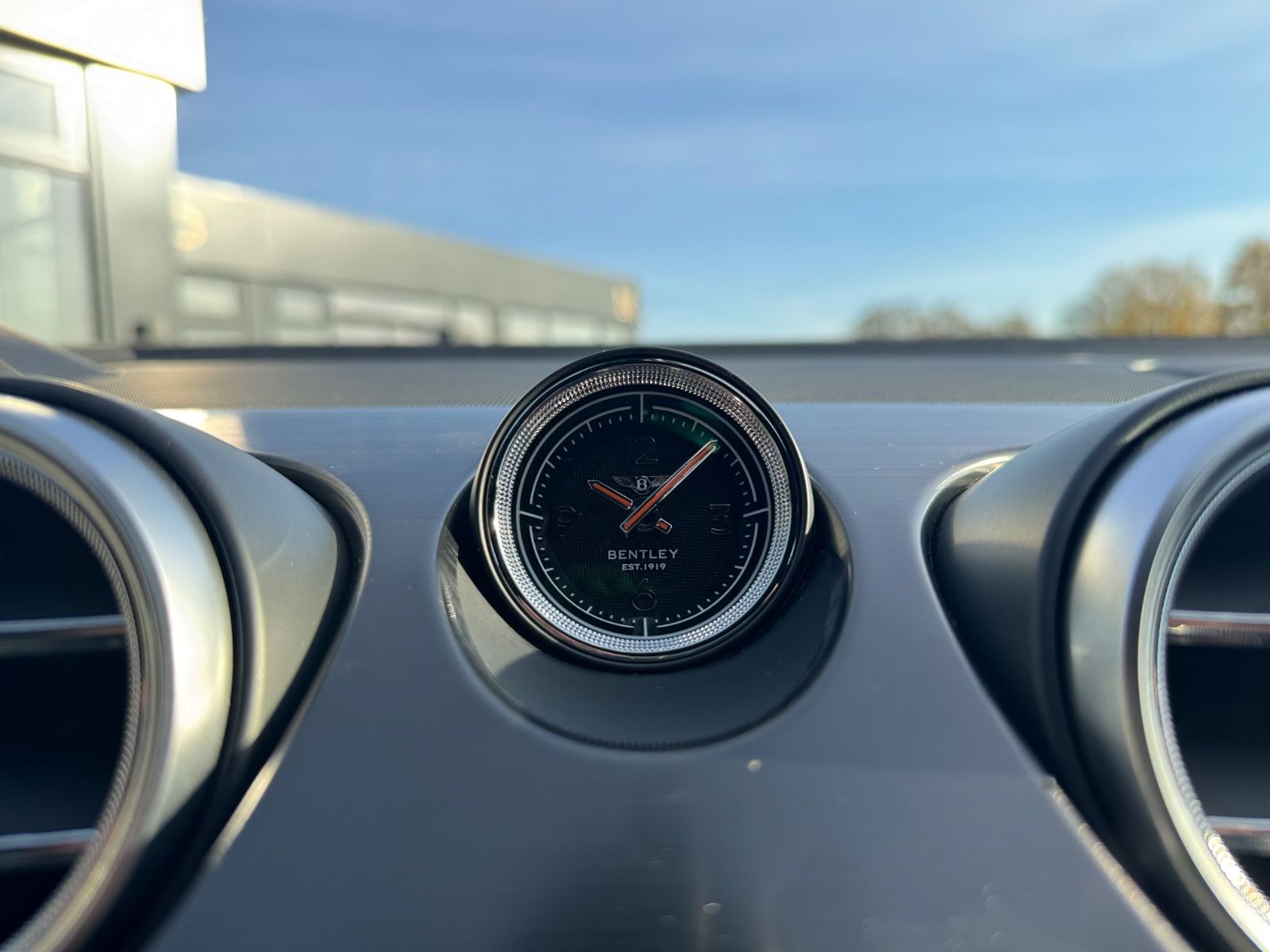 Fahrzeugabbildung Bentley BENTAYGA 6.0 W12 4WD MULLINER*PANORAMA*22.ZOLL*