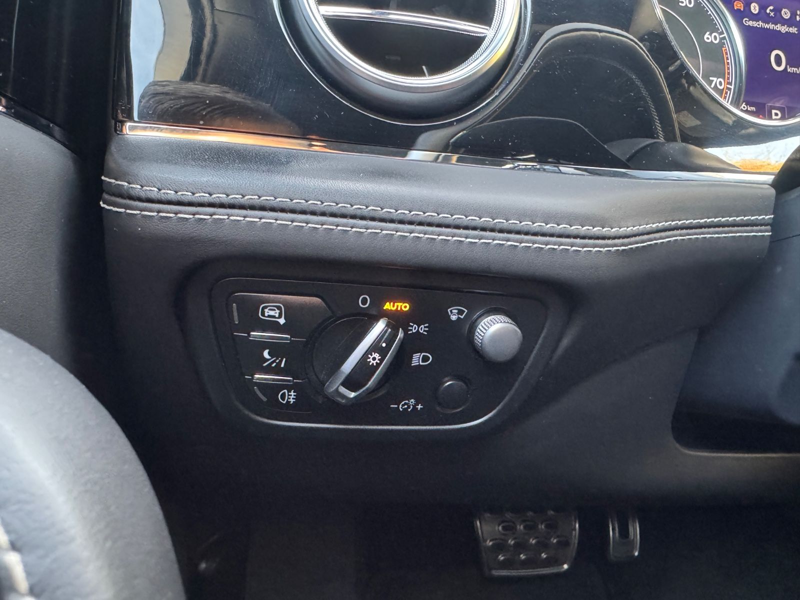 Fahrzeugabbildung Bentley BENTAYGA 6.0 W12 4WD MULLINER*PANORAMA*22.ZOLL*