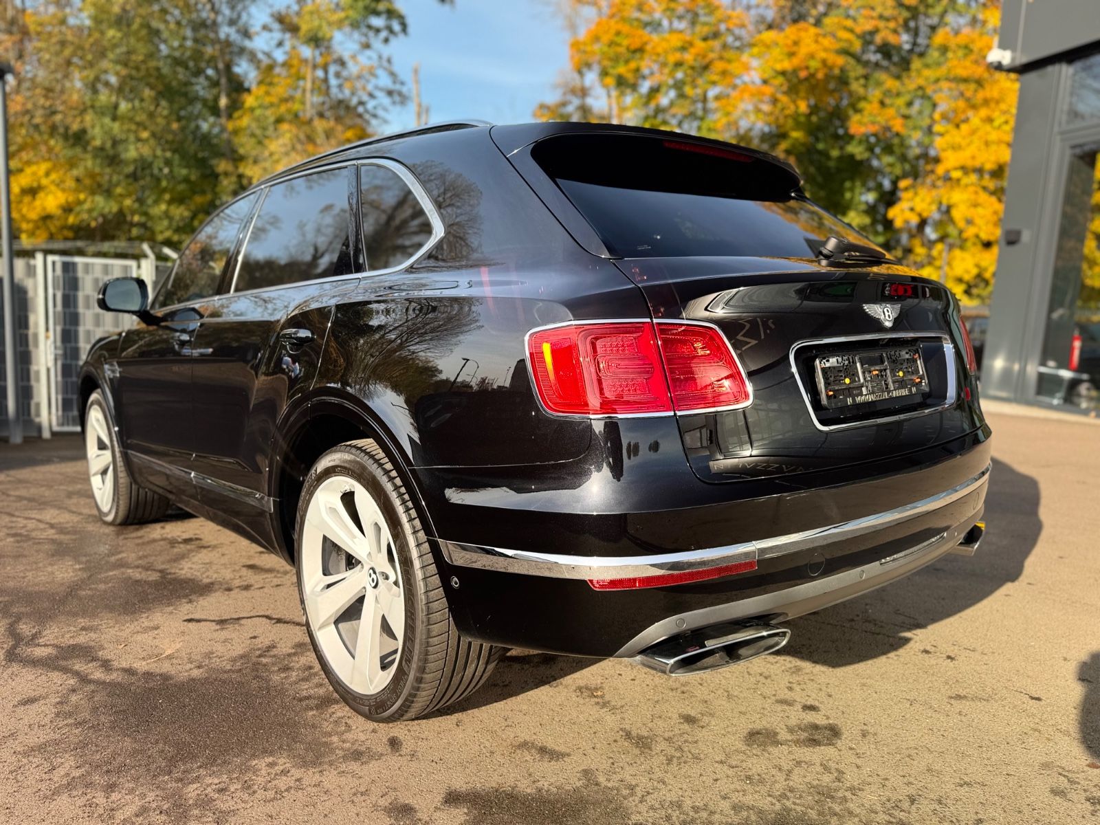 Fahrzeugabbildung Bentley BENTAYGA 6.0 W12 4WD MULLINER*PANORAMA*22.ZOLL*