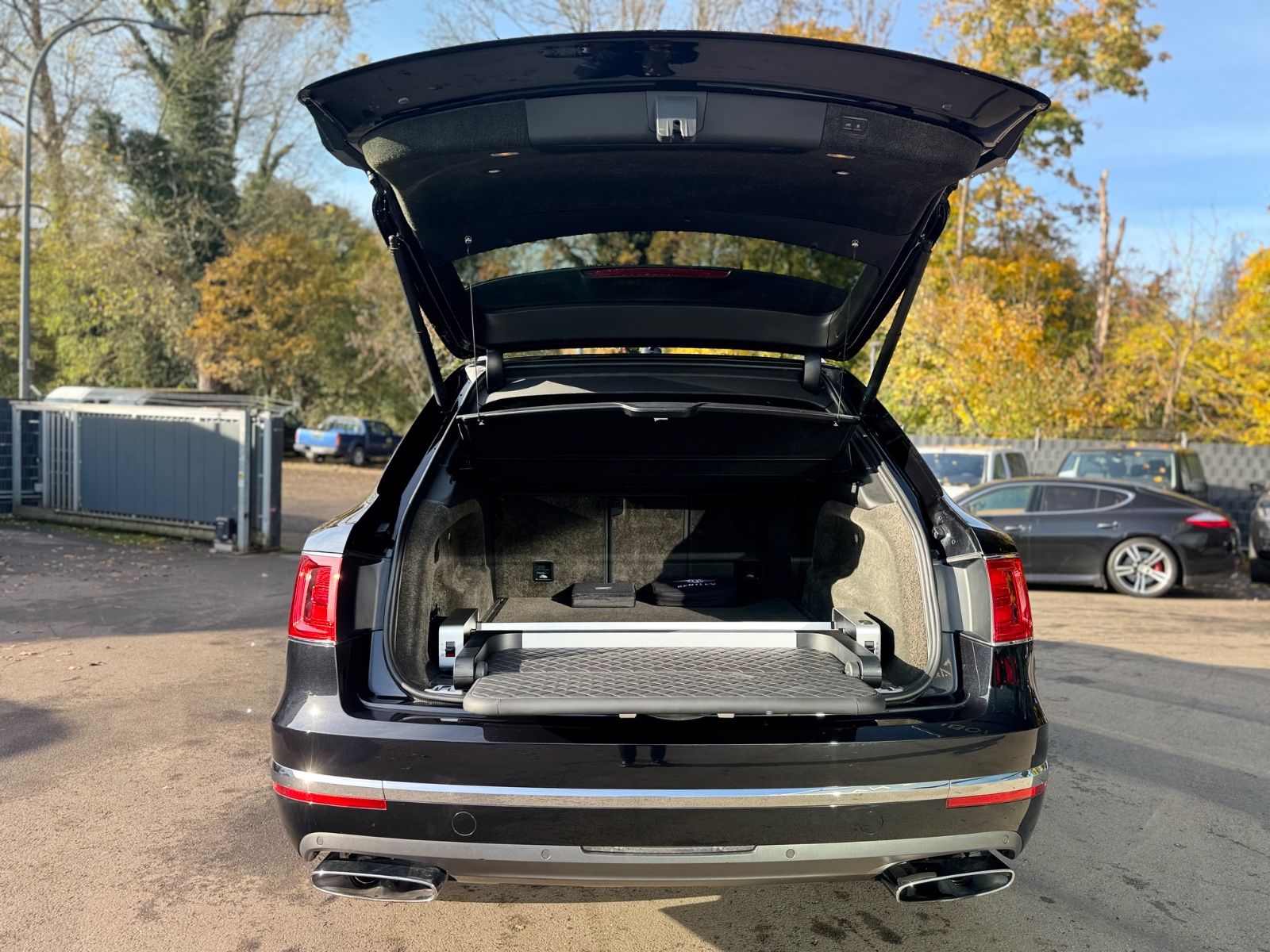 Fahrzeugabbildung Bentley BENTAYGA 6.0 W12 4WD MULLINER*PANORAMA*22.ZOLL*