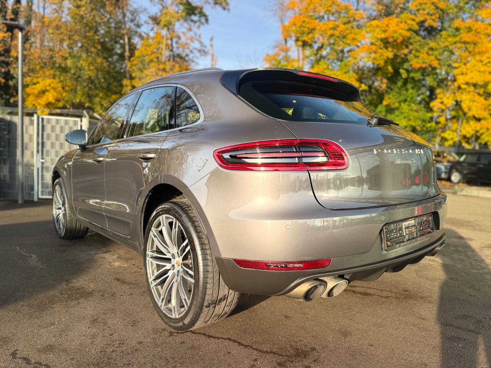 Fahrzeugabbildung Porsche MACAN S*AUT.*NAVI*PANORAMA*21.ZOLL*BI-XENON*