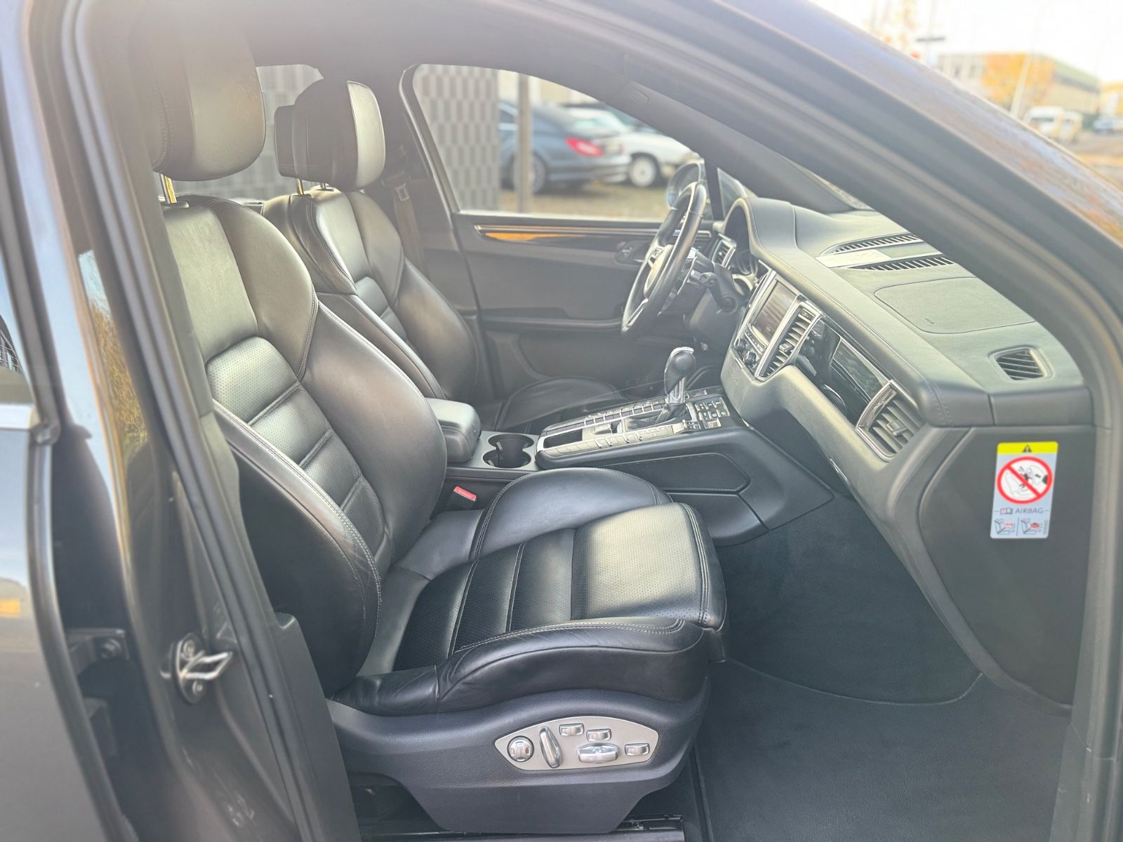 Fahrzeugabbildung Porsche MACAN S*AUT.*NAVI*PANORAMA*21.ZOLL*BI-XENON*