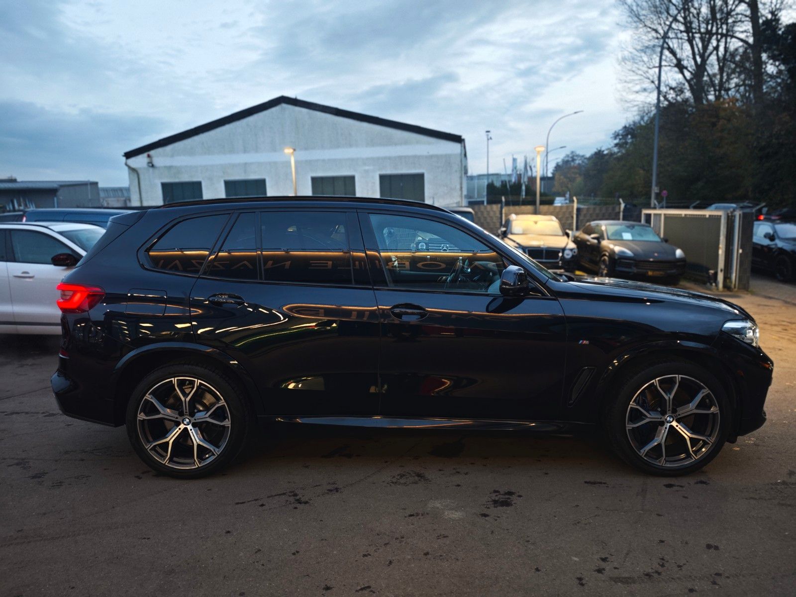 Fahrzeugabbildung BMW X5 xDrive 30 d M SPORT/NIGHT-VIS/PANO/21.Z/HARMA