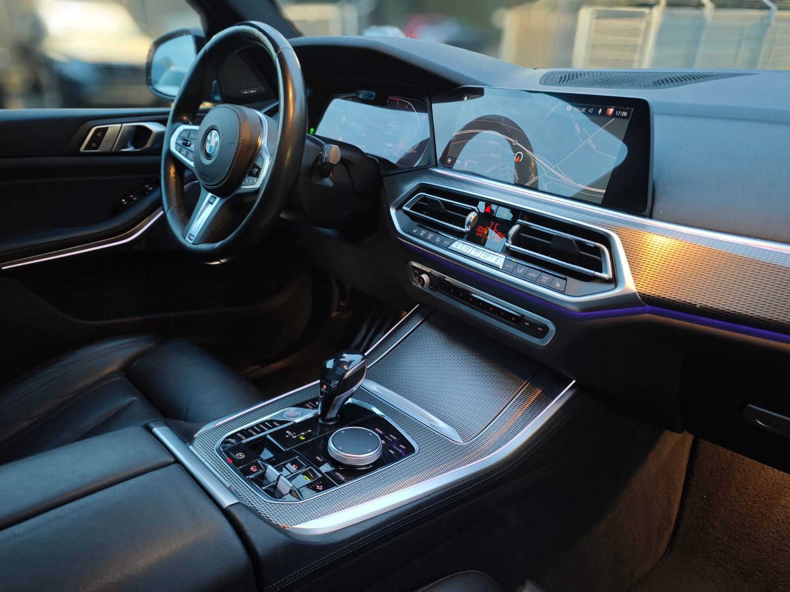 Fahrzeugabbildung BMW X5 xDrive 30 d M SPORT/NIGHT-VIS/PANO/21.Z/HARMA