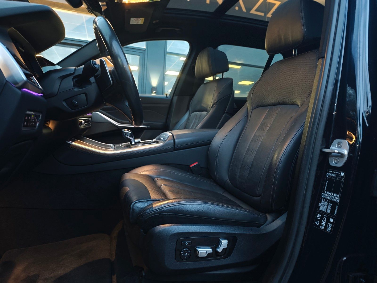 Fahrzeugabbildung BMW X5 xDrive 30 d M SPORT/NIGHT-VIS/PANO/21.Z/HARMA