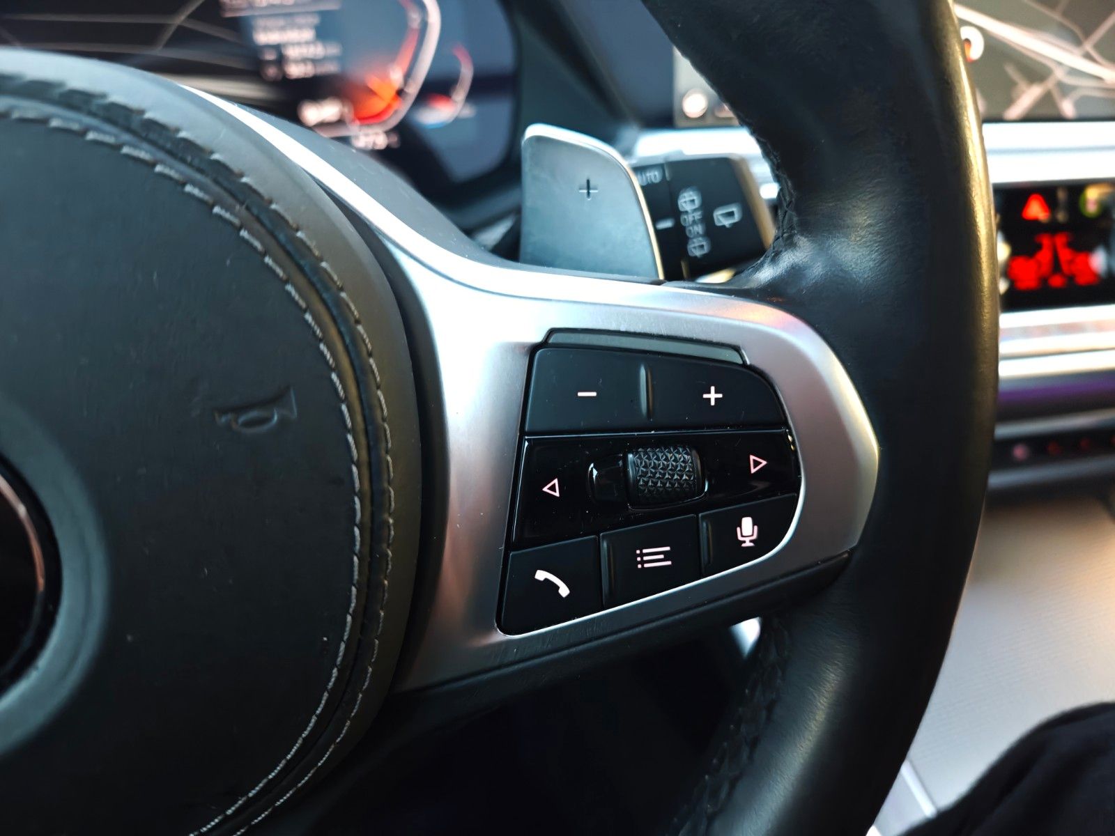 Fahrzeugabbildung BMW X5 xDrive 30 d M SPORT/NIGHT-VIS/PANO/21.Z/HARMA