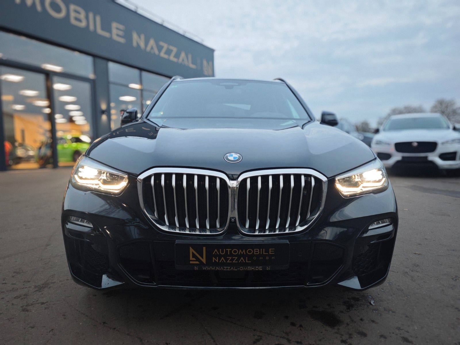 Fahrzeugabbildung BMW X5 xDrive 30 d M SPORT/NIGHT-VIS/PANO/21.Z/HARMA