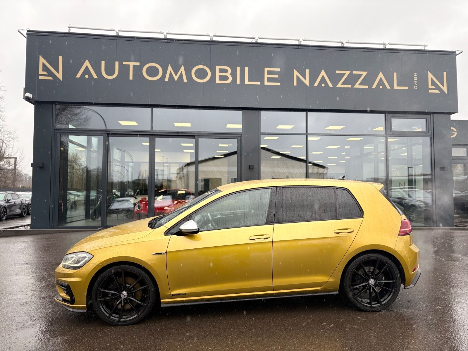 Fahrzeugabbildung Volkswagen Golf VII LIM R 4MOTION*SONDERLACK*VOLL-LED*AUT*