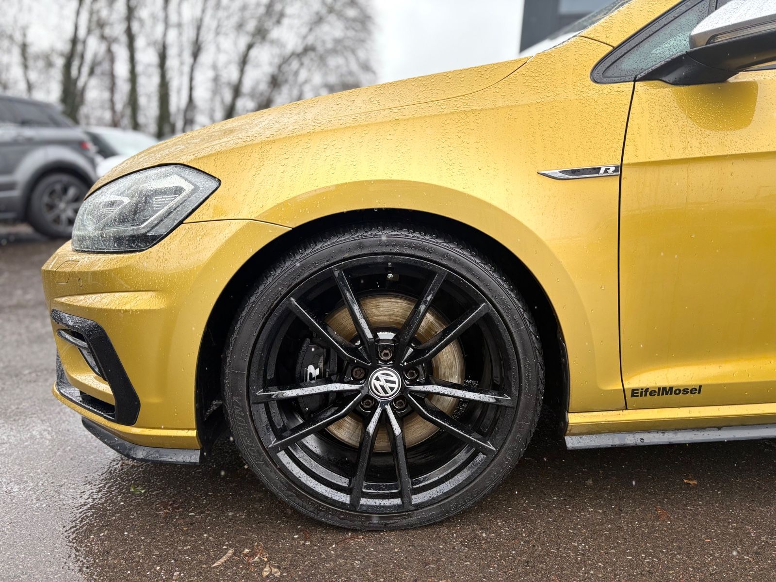 Fahrzeugabbildung Volkswagen Golf VII LIM R 4MOTION*SONDERLACK*VOLL-LED*AUT*