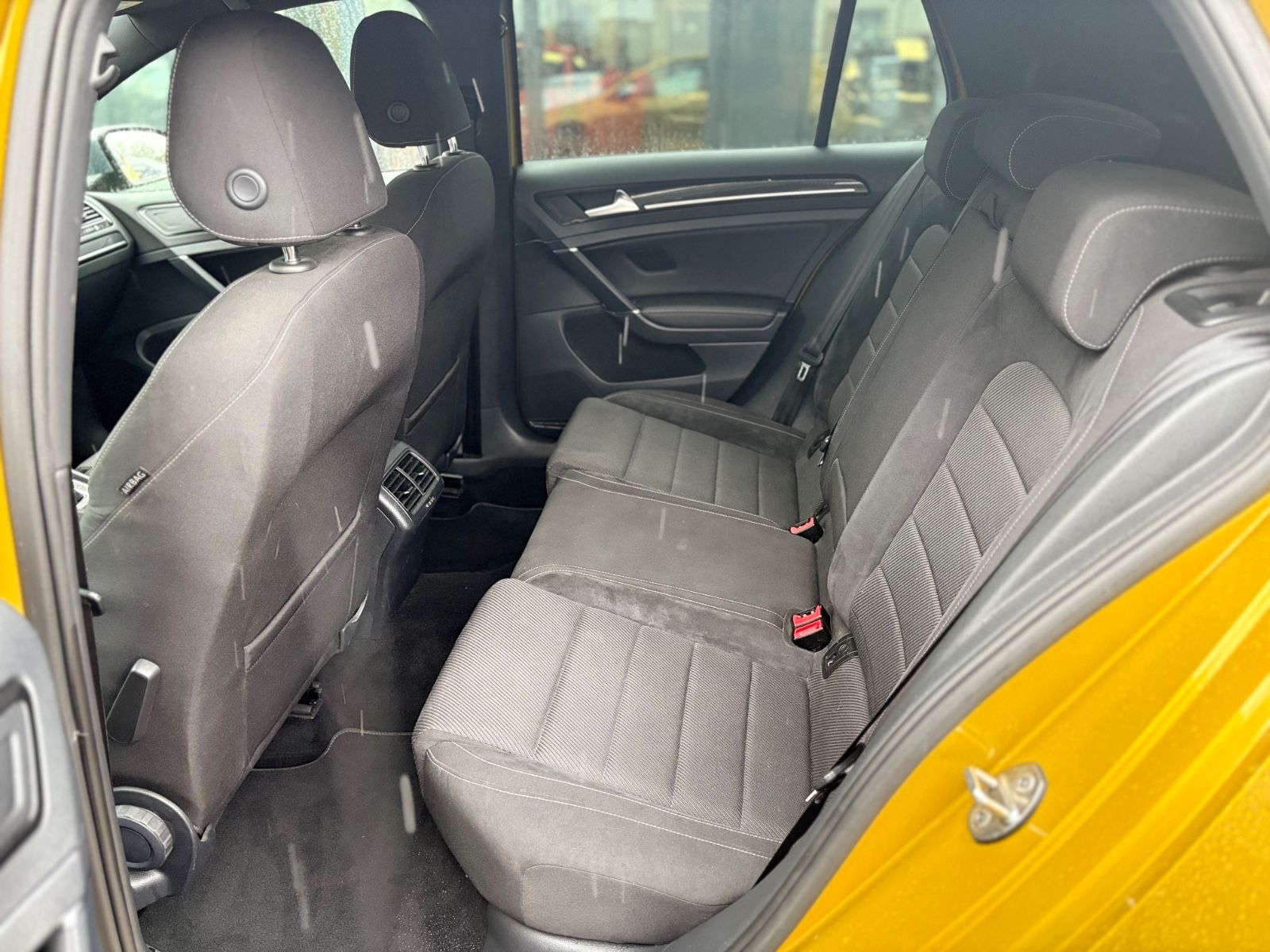 Fahrzeugabbildung Volkswagen Golf VII LIM R 4MOTION*SONDERLACK*VOLL-LED*AUT*