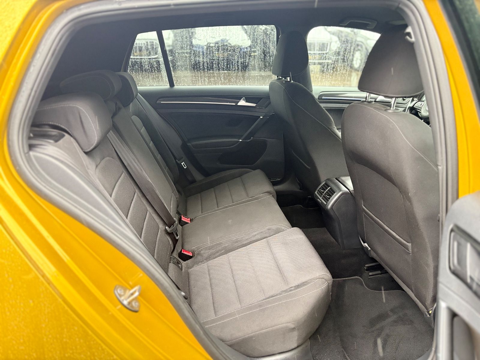 Fahrzeugabbildung Volkswagen Golf VII LIM R 4MOTION*SONDERLACK*VOLL-LED*AUT*