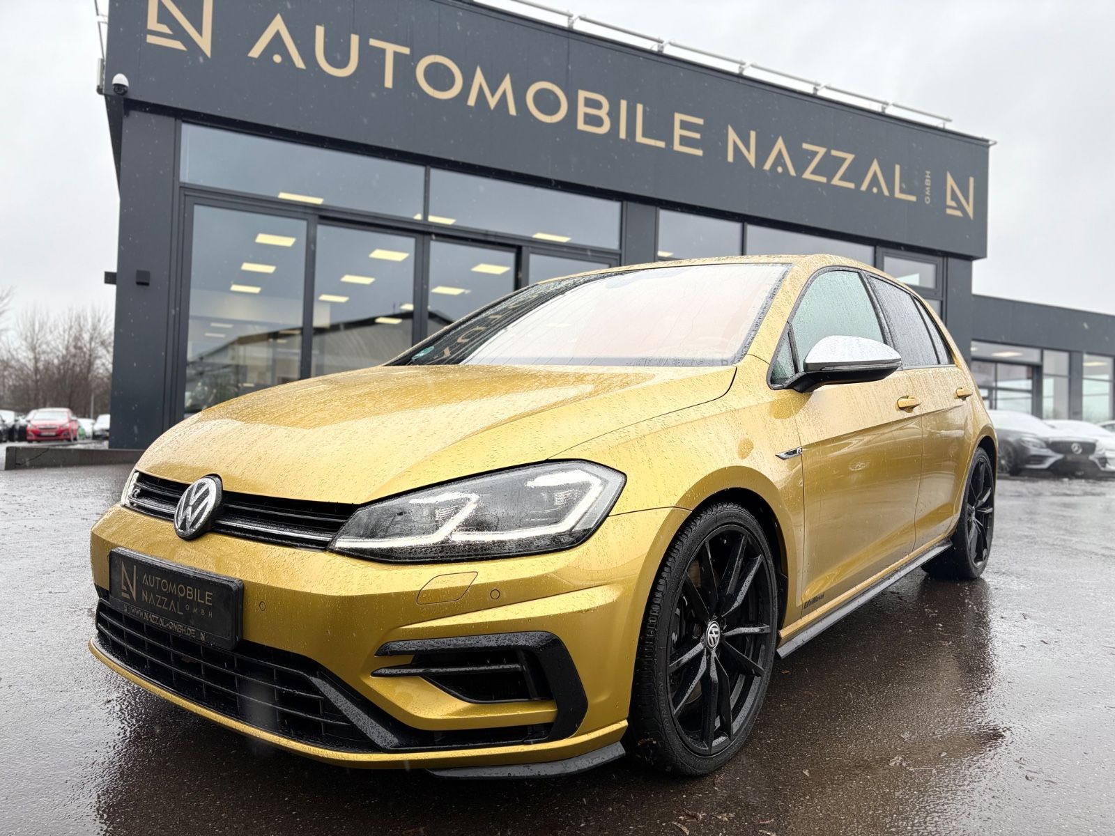 Fahrzeugabbildung Volkswagen Golf VII LIM R 4MOTION*SONDERLACK*VOLL-LED*AUT*