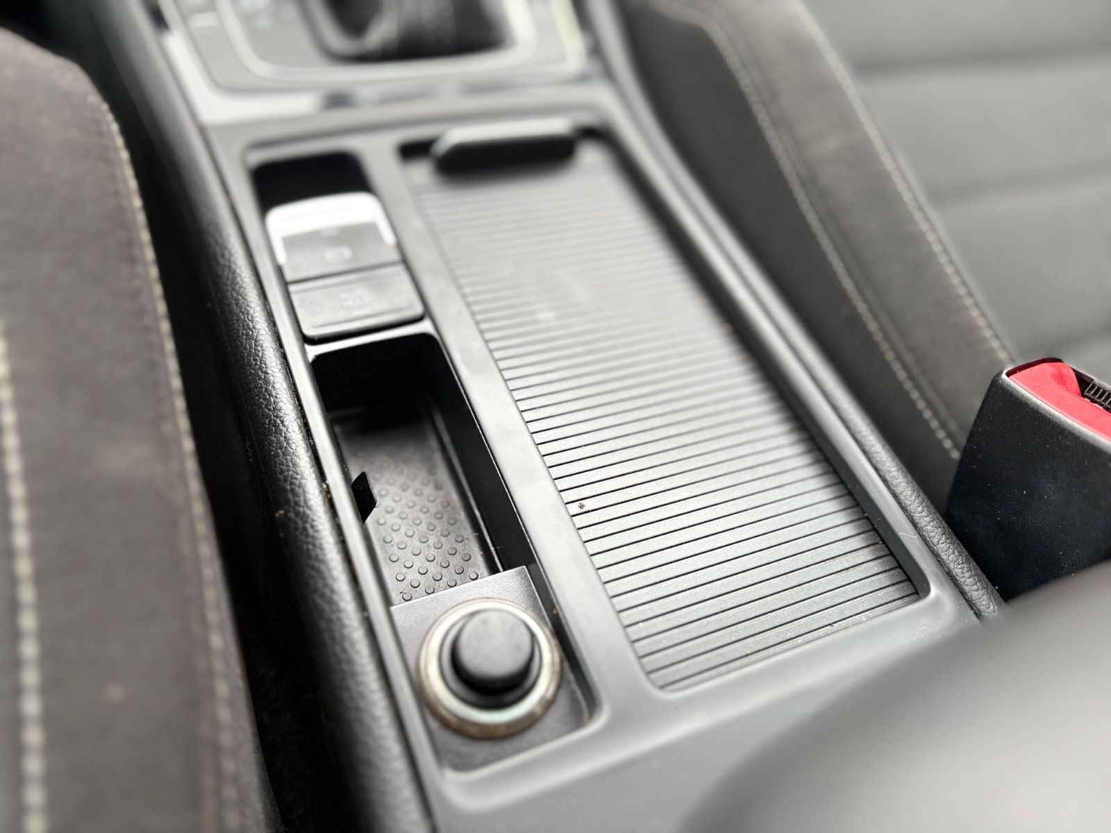 Fahrzeugabbildung Volkswagen Golf VII LIM R 4MOTION*SONDERLACK*VOLL-LED*AUT*