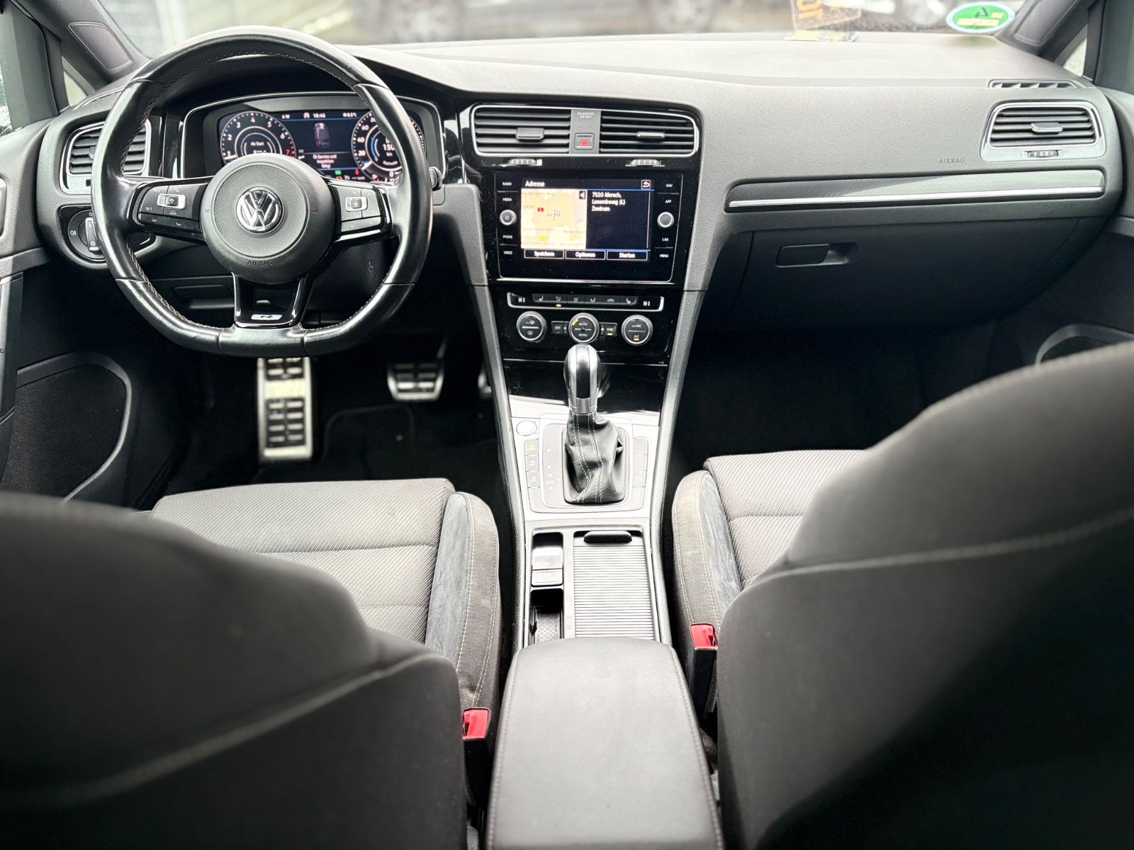 Fahrzeugabbildung Volkswagen Golf VII LIM R 4MOTION*SONDERLACK*VOLL-LED*AUT*