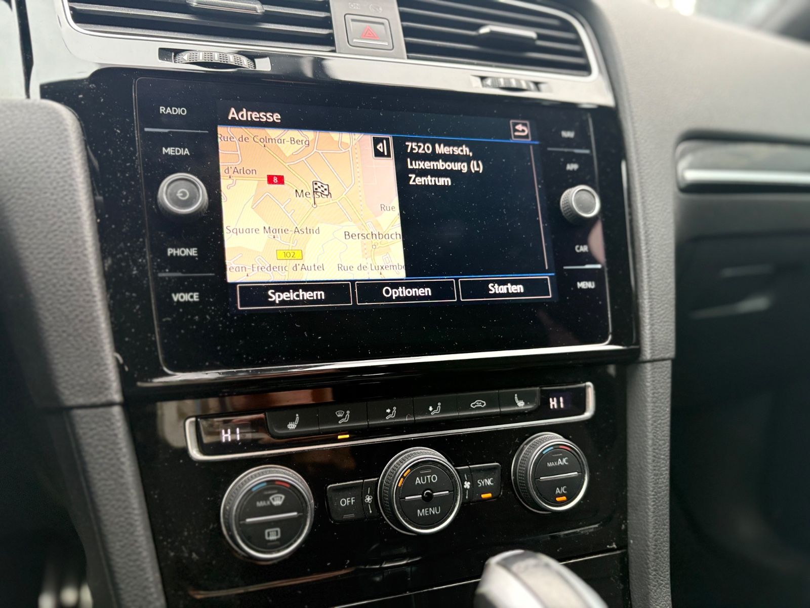 Fahrzeugabbildung Volkswagen Golf VII LIM R 4MOTION*SONDERLACK*VOLL-LED*AUT*