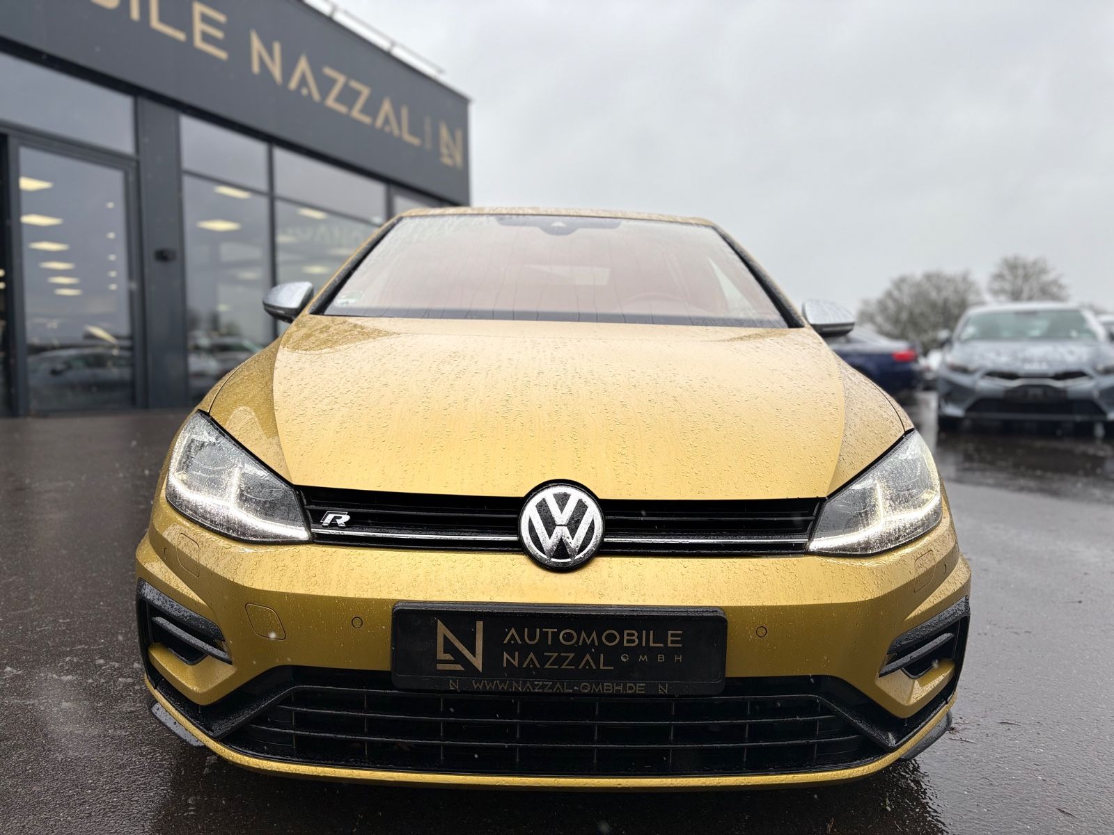 Fahrzeugabbildung Volkswagen Golf VII LIM R 4MOTION*SONDERLACK*VOLL-LED*AUT*